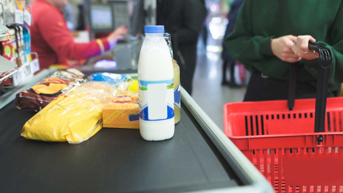 Продукты магазин продавщица молоко products store queue
