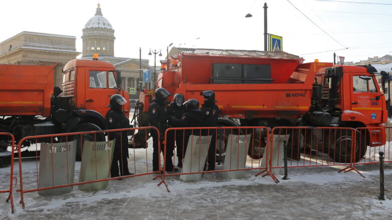 Санкт-Петербург Невский проспект полиция перекрыли улицу оцепление протесты