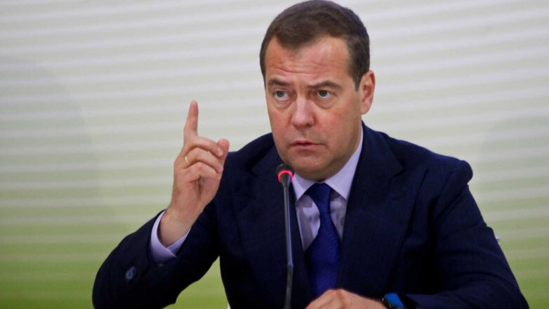 Медведев сравнил слова Зеленского с идеями Гитлера