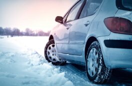 Как заехать на скользкую горку: простая хитрость опытных водителей