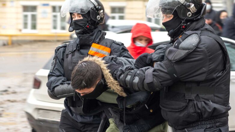 В Кремле сочли оправданными действия силовиков на акциях протеста в России