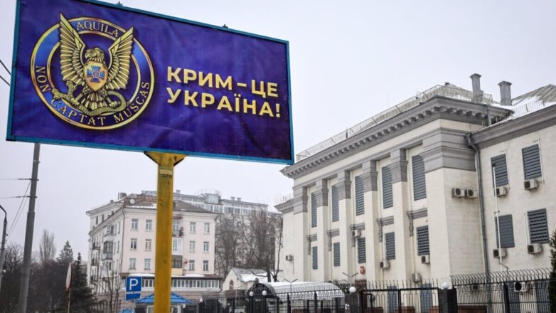 Захарова ответила СБУ на фото с "украинским Крымом"
