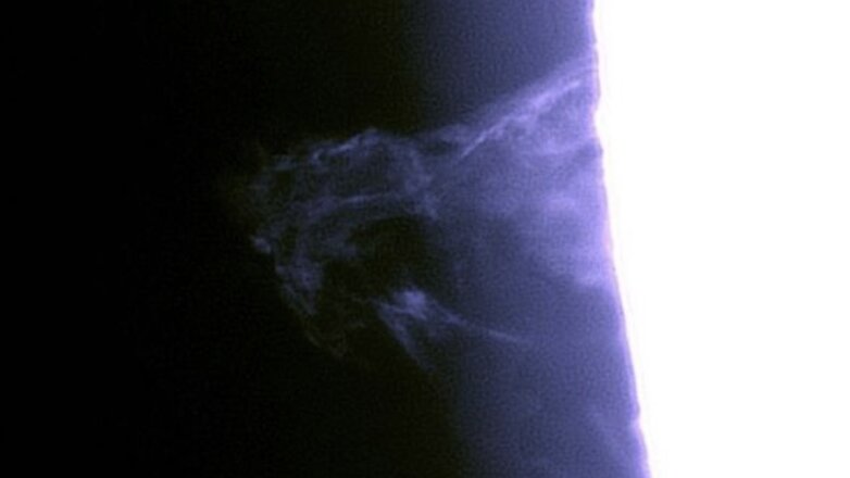 Астроном-любитель обнаружил падающие на Солнце гигантские "капли дождя"