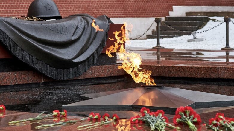 Путин возложил венок к Могиле Неизвестного Солдата у Кремлевской стены