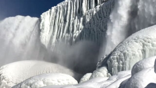 Ниагарский водопад замерз из-за аномально низких температур: видео
