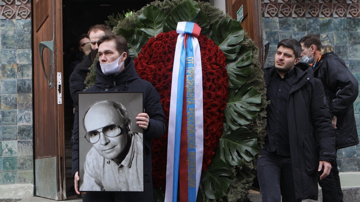 Похороны андрея морозова мурза. В Москве простились с Андреем Мягковым.