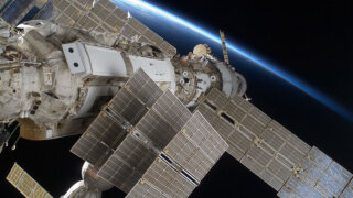 Экипаж МКС заделал трещину в российском модуле