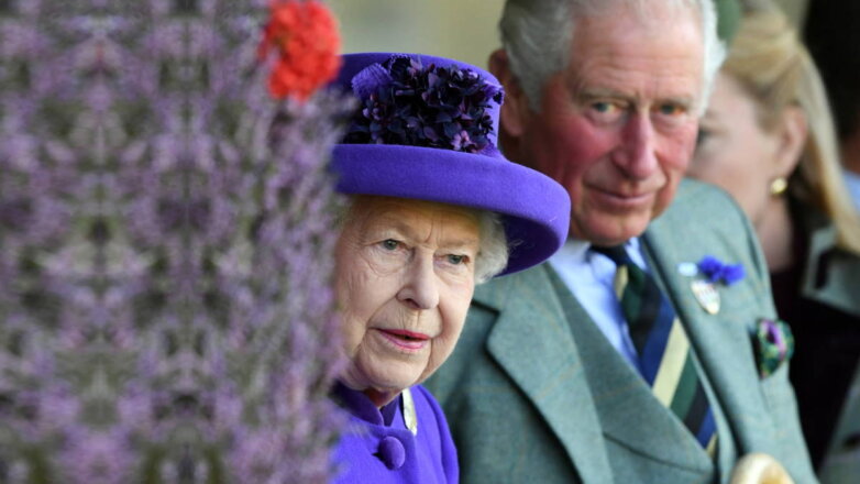 Королева Великобритании Елизавета II и принц Чарльз