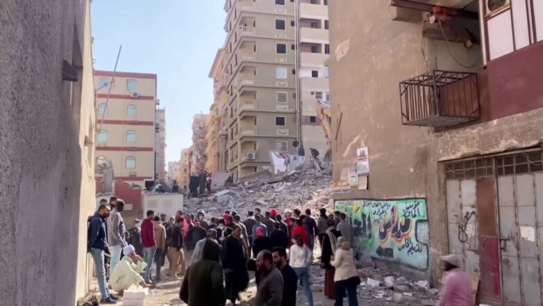 В Египте 18 человек погибли в рухнувшем жилом доме