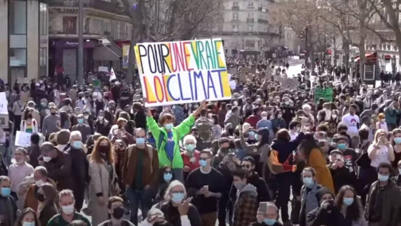 Во Франции в условиях локдауна прошли массовые акции в защиту климата