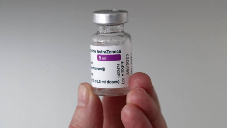 Вакцину AstraZeneca перестали испытывать на детях и подростках