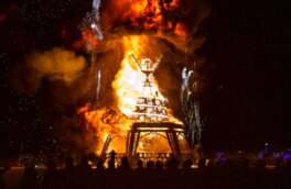 Организаторы Burning man в США начали выпускать застрявших участников фестиваля