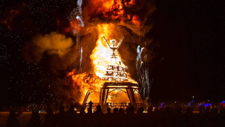 Организаторы Burning man в США начали выпускать застрявших участников фестиваля