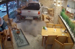 Пикап на большой скорости влетел в ресторан с посетителями: видео