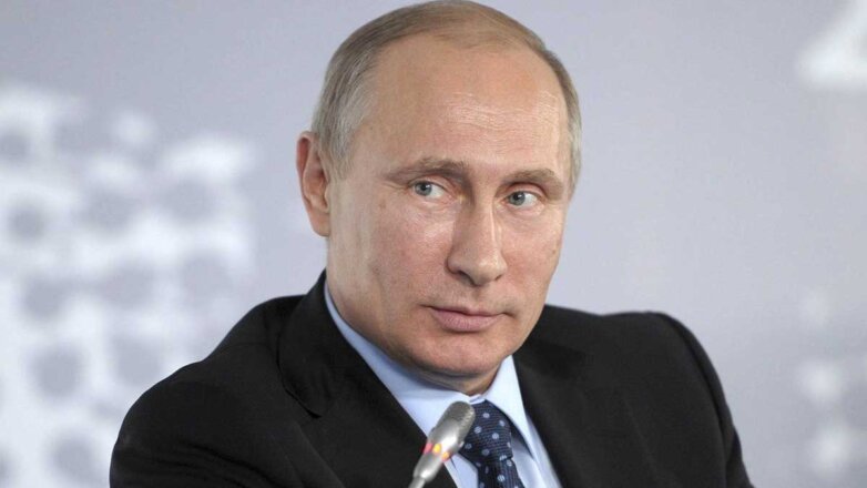 Путин заявил, что интернет способен разрушить общество изнутри