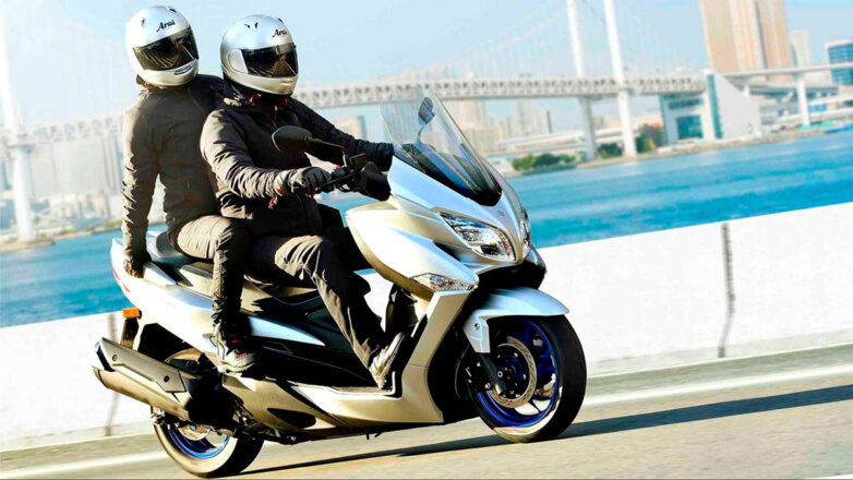 Макси-скутер Suzuki Burgman 400 получит двигатель с системой легкого запуска
