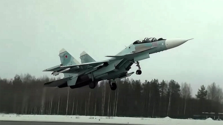 Учебный бой Су-30СМ над Ладожским озером сняли на видео