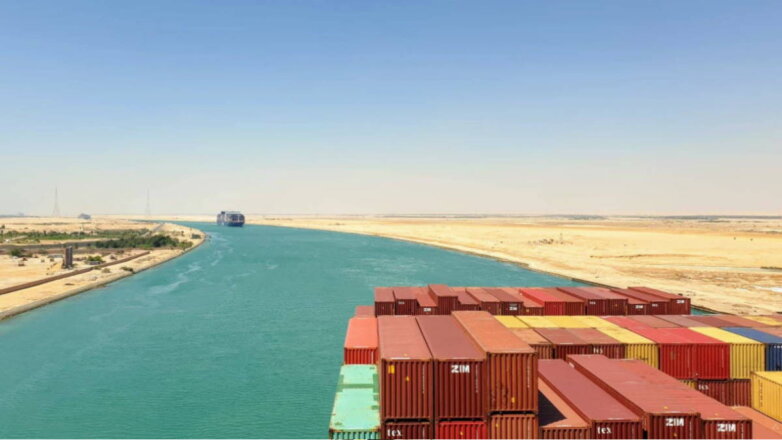 FT назвала вероятным срыв доставки товаров через Панамский и Суэцкий каналы