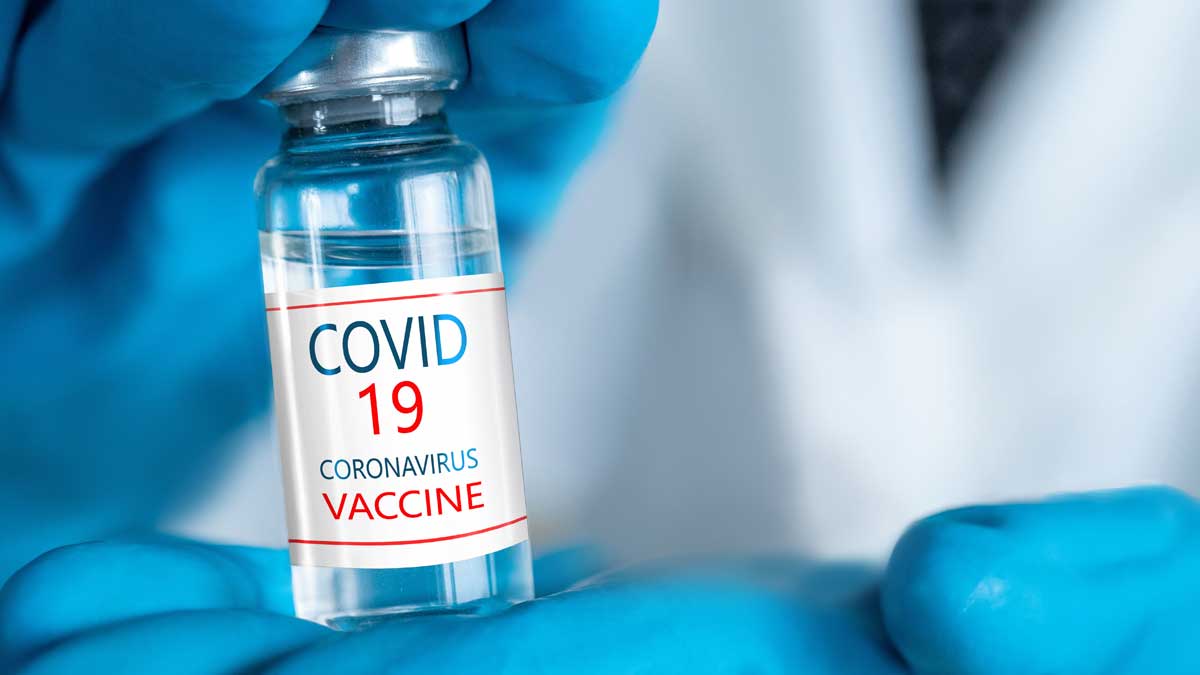 вакцина коронавирус руки