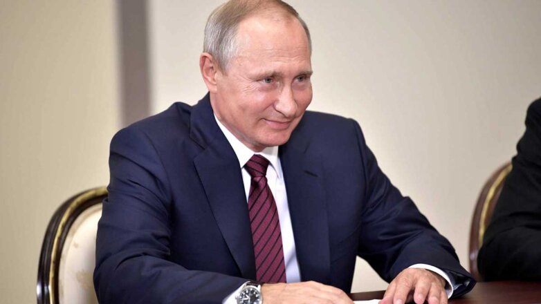 Путин согласился сделать период между майскими праздниками нерабочими днями