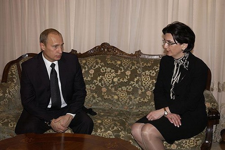Бурджанадзе считает, что Путин может наладить отношения России и Грузии