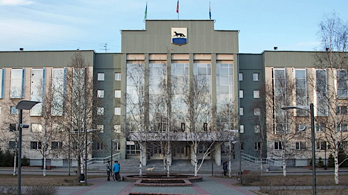 Неизвестные сообщили о минировании здания администрации в Сургуте