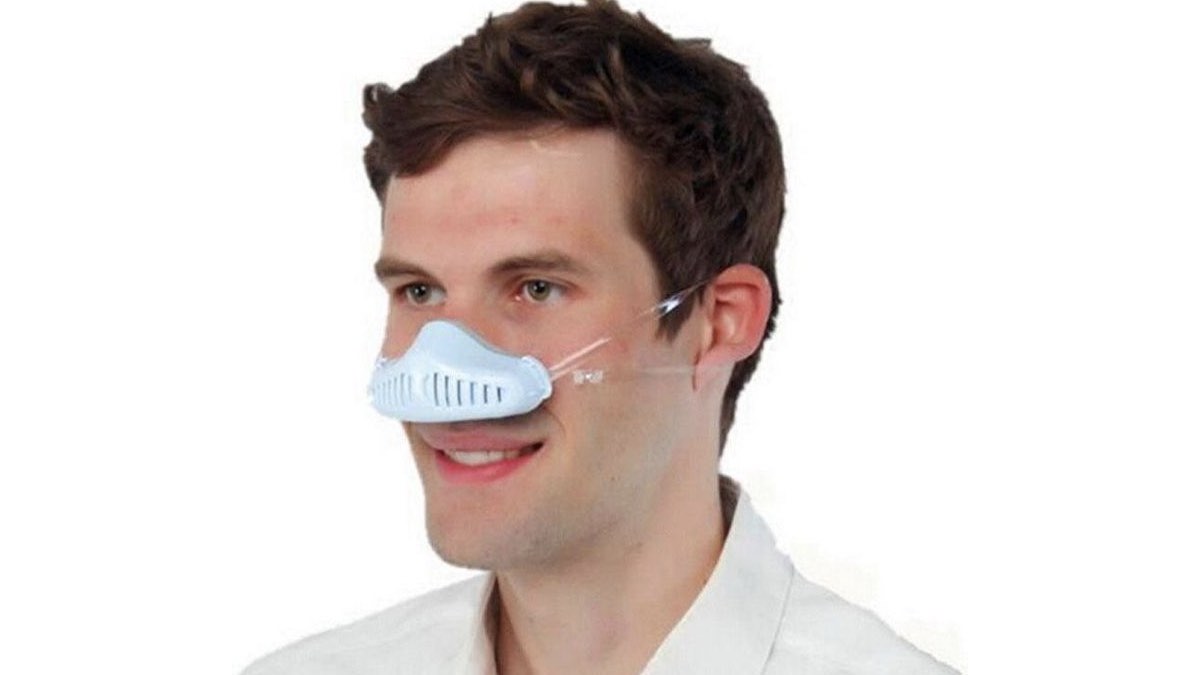 Маска нос закрывай. Маска для носа. Защитная маска для носа. Защитная маска для носа при переломе. Медицинская маска на носу.