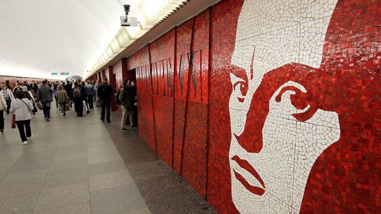 В Петербурге станция "Маяковская" работает "на проход" из-за задымления