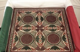 Прослуживший более 40 лет журнальный столик оказался мозаикой императора Калигулы