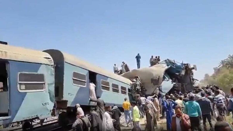 В Египте 32 человека погибли при столкновении двух поездов
