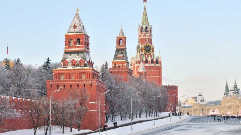 the kremlin Кремль улица люди снег фонари