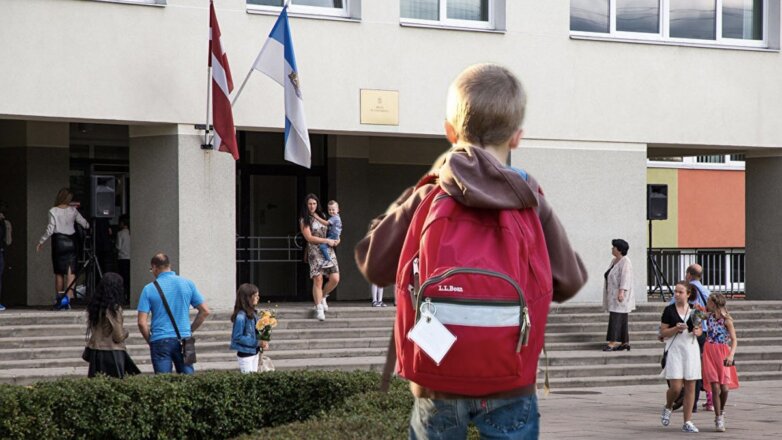 Отец русскоязычного первоклассника возмутился "беспределом" в латвийской школе