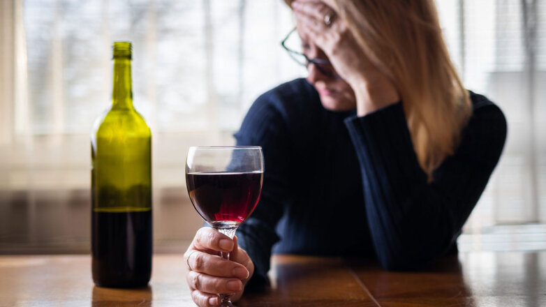 Насморк, отек, учащение сердцебиения: как отличить непереносимость алкоголя от похмелья