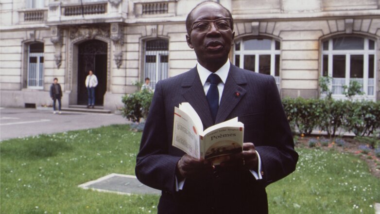 Сборщик податей и президент Сенегала: поэты, которые не чурались прозаичных профессий