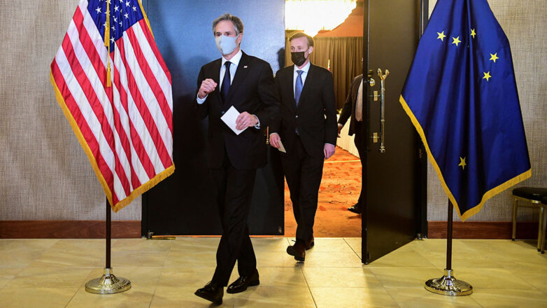 Вопрос об отключении России от SWIFT госсекретарь США назвал "гипотетическим"