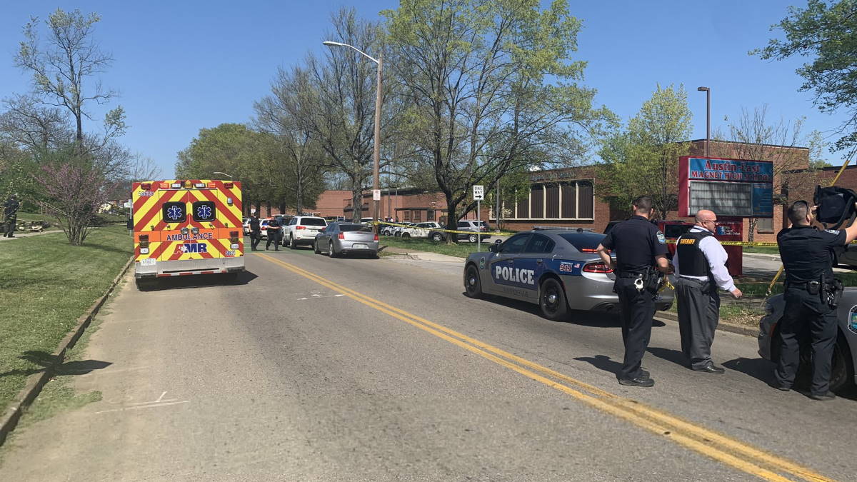 Полиция Теннесси заявила о наличии жертв стрельбы в средней школе