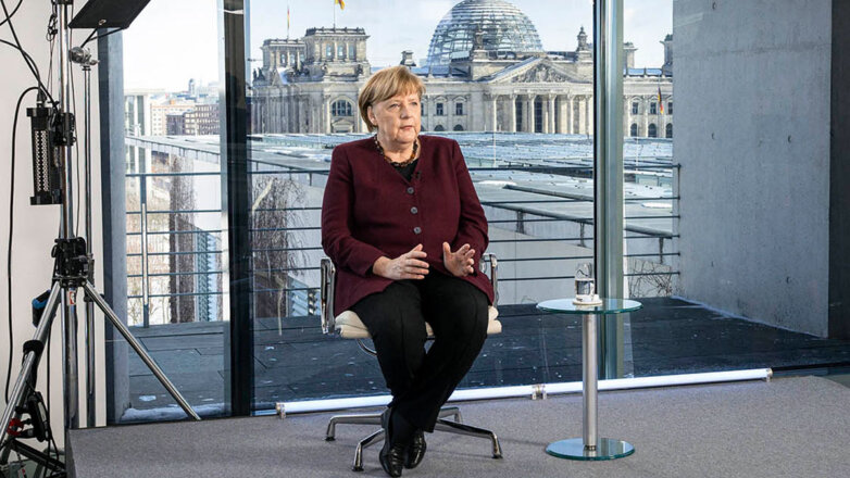 Меркель получила премию за особенные усилия и вклад в борьбу с цыганофобией