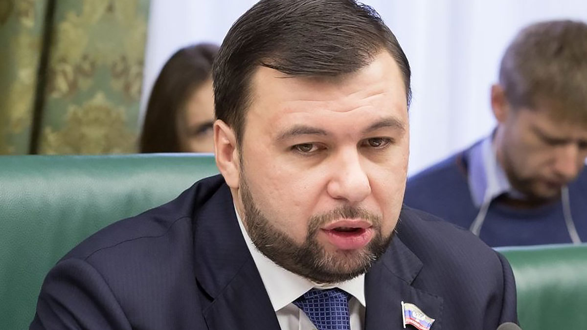Глава ДНР предложил Зеленскому встретиться в "самых горячих точках" Донбасса
