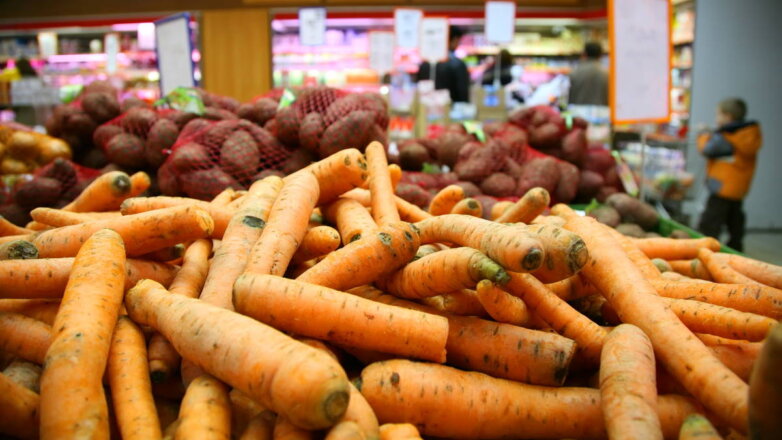 Морковь и картофель резко подорожали в России, инфляция ускорилась
