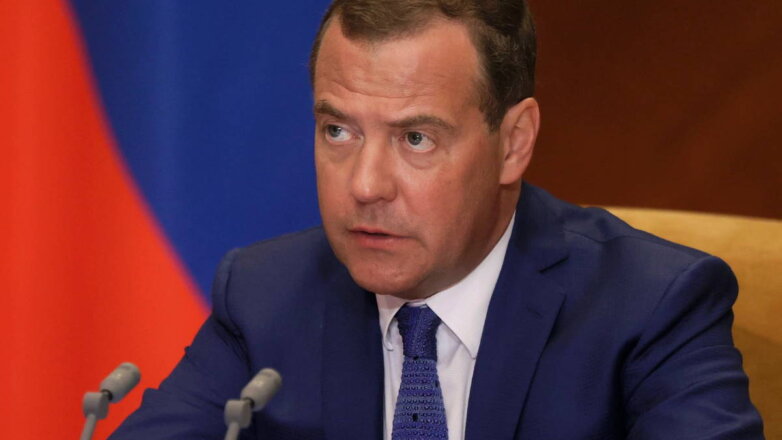 Медведев: для России неправильно закупать продукты за рубежом