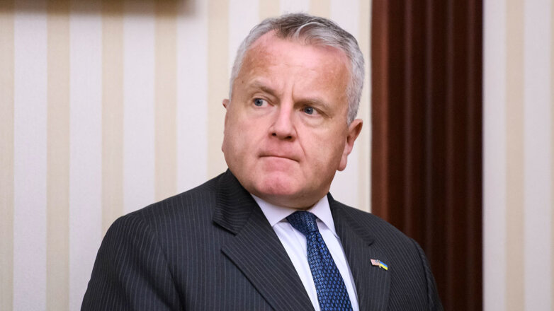 Посол США отказался покинуть Россию, несмотря на рекомендацию МИД