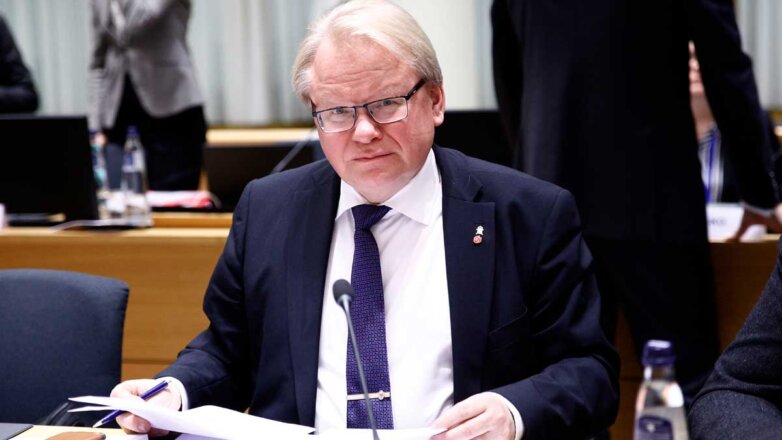 Министр обороны Швеции назвал "дымовой завесой" возврат войск России в пункты дислокации