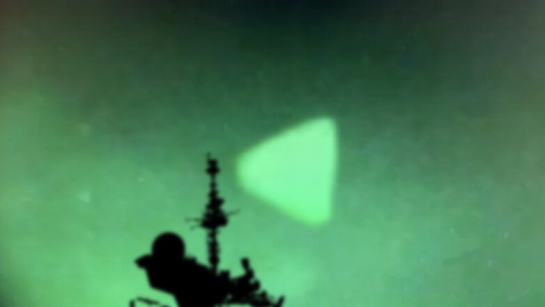 НЛО у американского ракетного эсминца сняли на видео