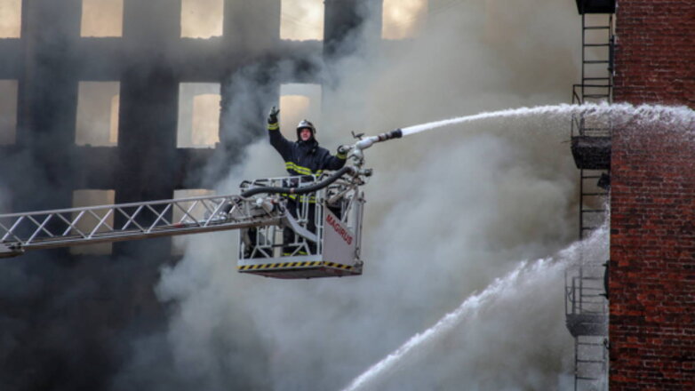 На "Невской мануфактуре" в Санкт-Петербурге остались два очага пожара