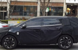 Двухцветный и без рычага КПП: раскрыт дизайн салона нового Kia Sportage