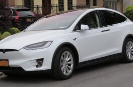 Tesla и Toyota объединились для создания бюджетного электрического кроссовера