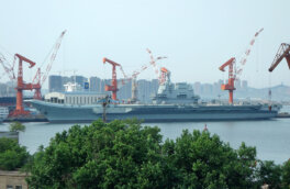 Новый китайский авианосец догонит американские по размерам