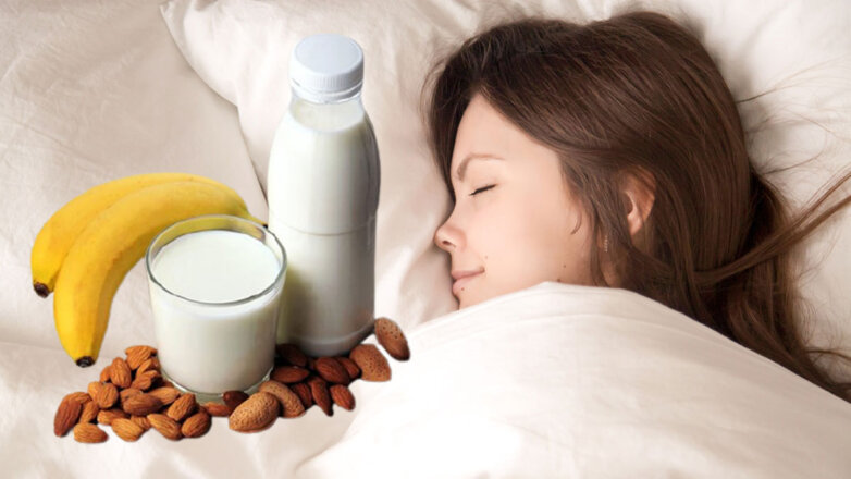 Орехи, бананы, молоко: названы продукты, которые помогут справиться с бессонницей