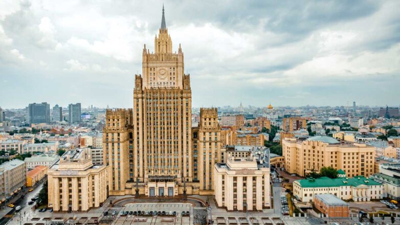 Россия объявила персонами нон грата семь сотрудников посольств Словакии и стран Балтии