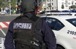 В Тбилиси полиция штурмом взяла банк, где неизвестный захватил заложников